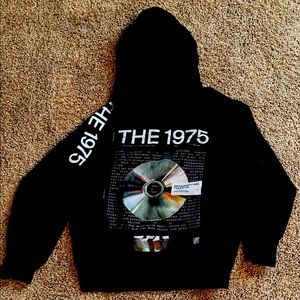 The 1975 band black sweatshirt!! New warn once!!